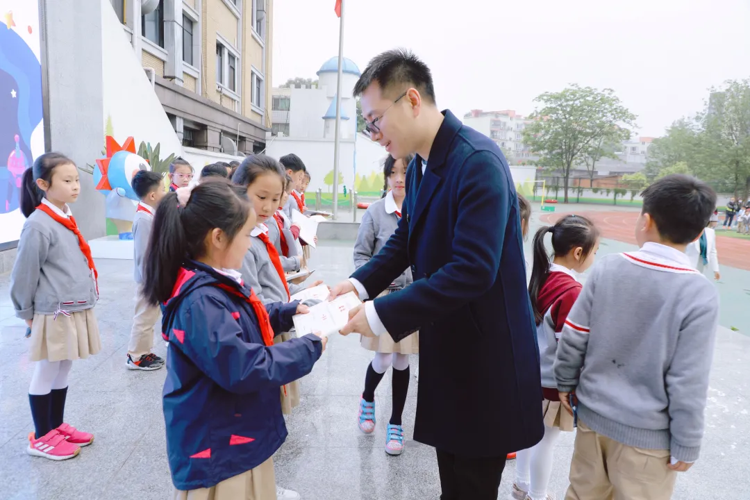 科技逐梦，创想未来——天府新区华中附小首届科技节闭幕式