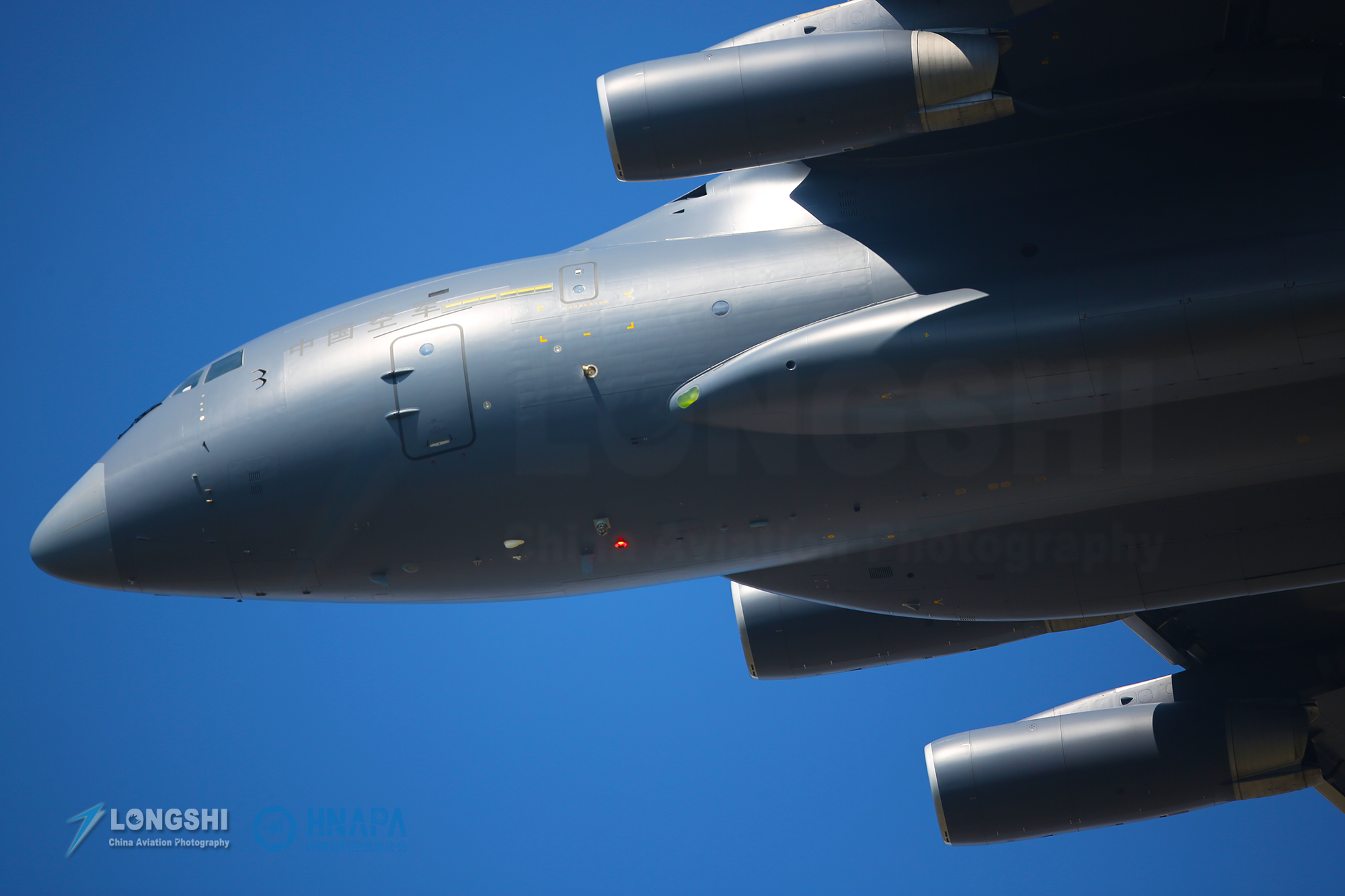 战略重器再次飞赴海外，运20首次抵达中亚，跨越洲际仅有一步之遥