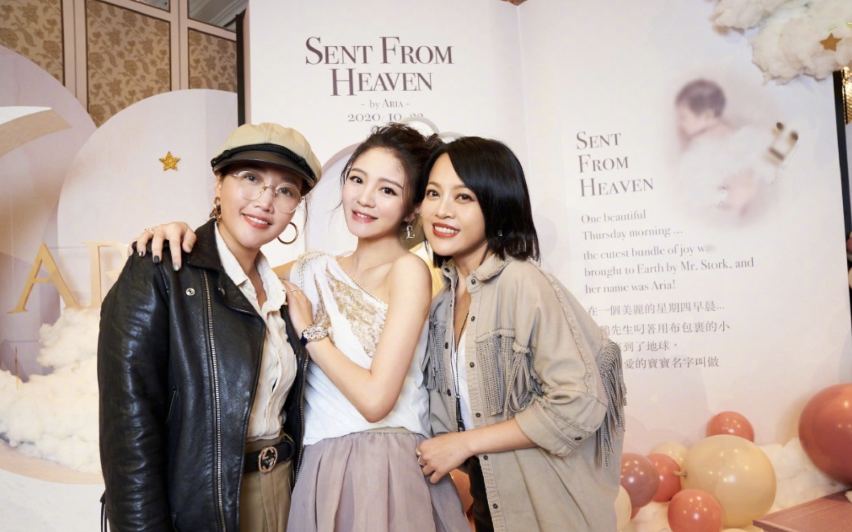 安以轩晒照为女儿庆双满月，一人抱俩妈妈力max，兄妹长相相似