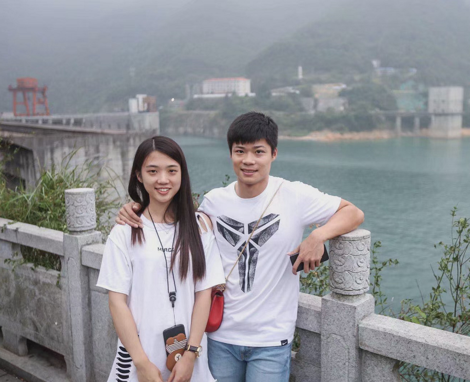 蘇炳添不僅跑得快，娶的妻子也很好看，穿情侶裝，感覺真般配