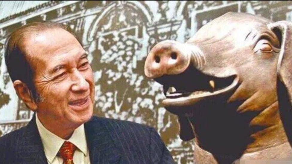 98岁赌王被曝病危！何超莲等人齐聚医院探视后，