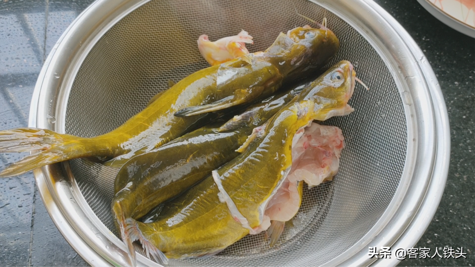 3條魚，加豆腐和酸菜，這樣做一鍋很開胃，嫩滑好吃，做法又簡單