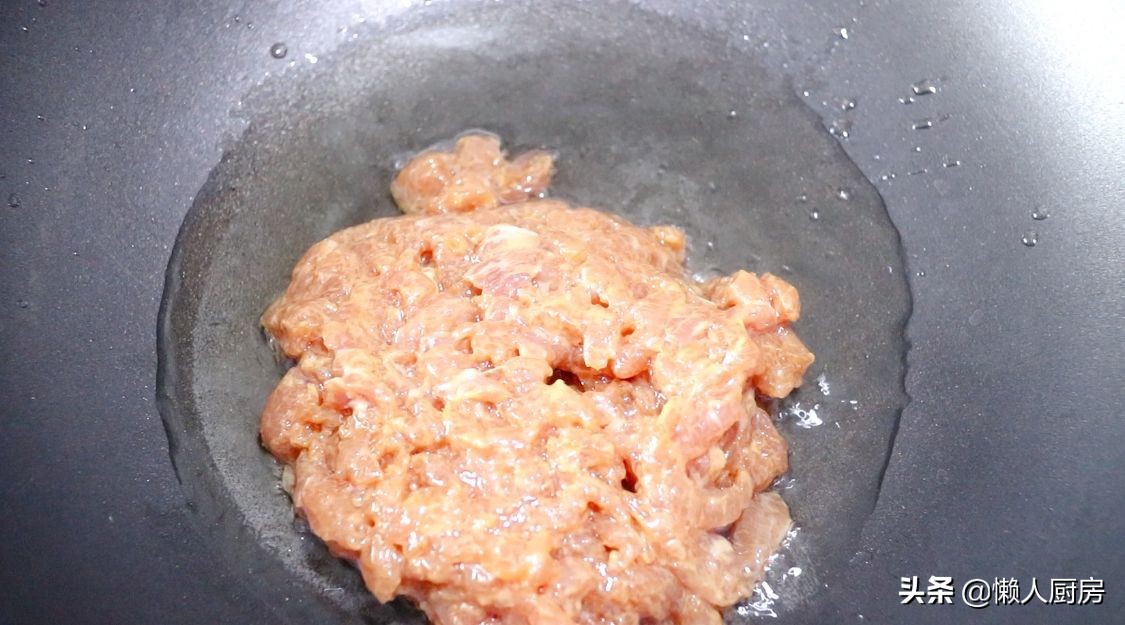 苦瓜炒肉絲，教你一招，肉絲又嫩又滑，一點都不柴