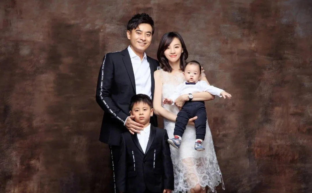 陈龙章龄之:闪恋闪婚闪孕,婚后9年无绯闻,一