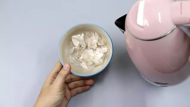 有钱也不要丢大蒜皮,存起来能解决家里的小烦恼