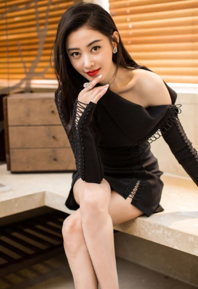 看女神张天爱总有你喜欢的造型，让你的女朋友也这样穿