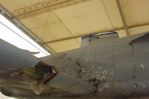 美国A-10“疣猪”攻击机，被打爆还能飞，专家：