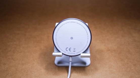 iPhone 12最佳Magsafe充电备选——努比亚无线充电器