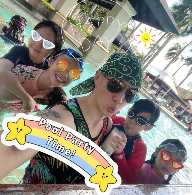 吳尊一家海邊度假，男神41歲肌肉搶眼，兒子站在吳尊肩膀跳水