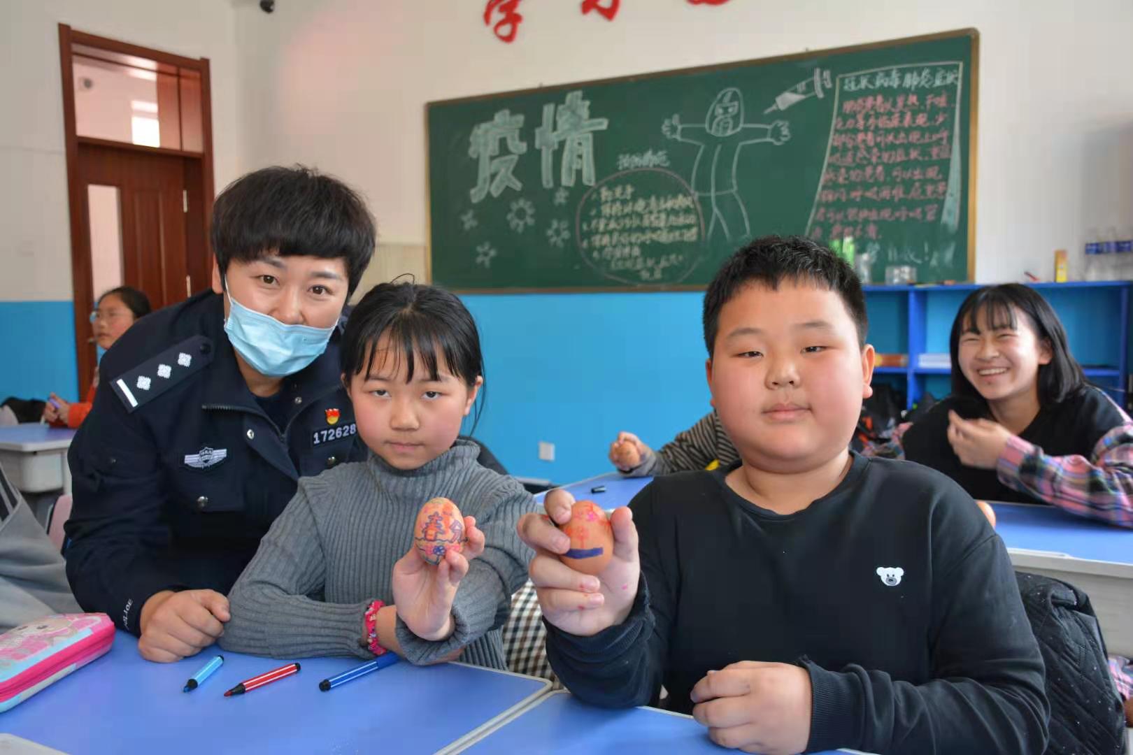 三道沟边境派出所开展送温暖进校园活动