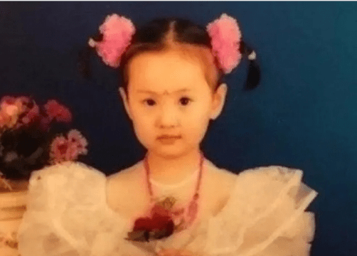 “央视花旦”李思思：嫁大学同学，3年生2子，婚