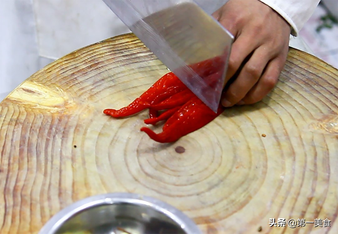 图片[4]-泡椒带鱼怎么做不粘锅不碎 厨师长教你这个小技巧 简单易学-起舞食谱网