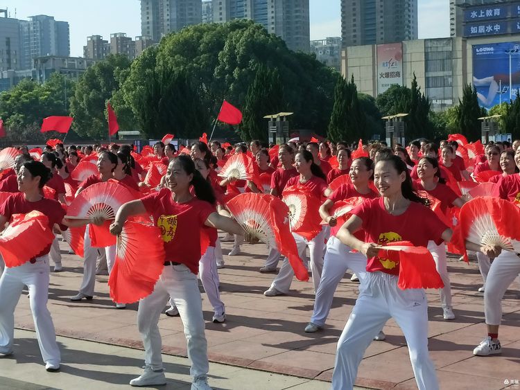 舞动湘潭”万人同跳大型排舞展演湘潭主会场启动活动圆满成功