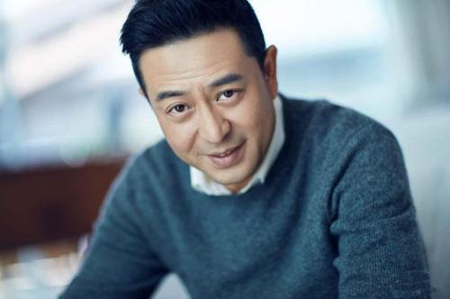 身价50亿富豪把演戏当爱好，专爱跑龙套，张嘉译