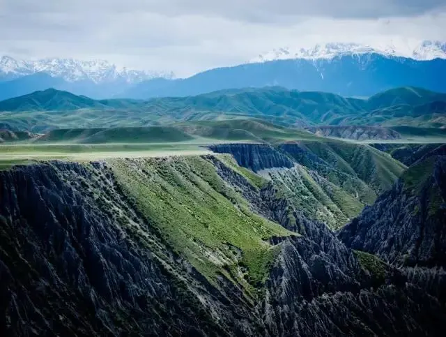 新疆旅游攻略，这8条路线，有生之年一定要去一次