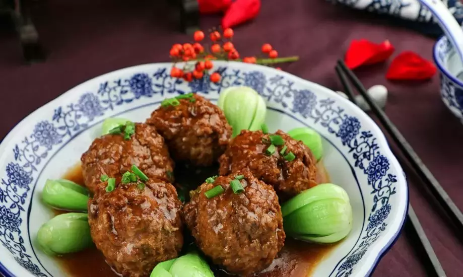 几招学会扬州名菜蟹粉狮子头!肥而不腻,一口便胜人间无数 亨饪宝典 第1张 几招学会扬州名菜蟹粉狮子头!肥而不腻,一口便胜人间无数 亨饪宝典 第1张