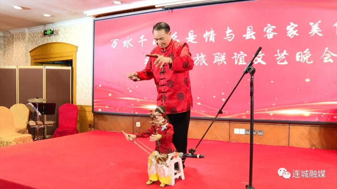 县客家美食协会与“万水千山总是情”厦门站共同举办庆祝建党百年联欢晚会