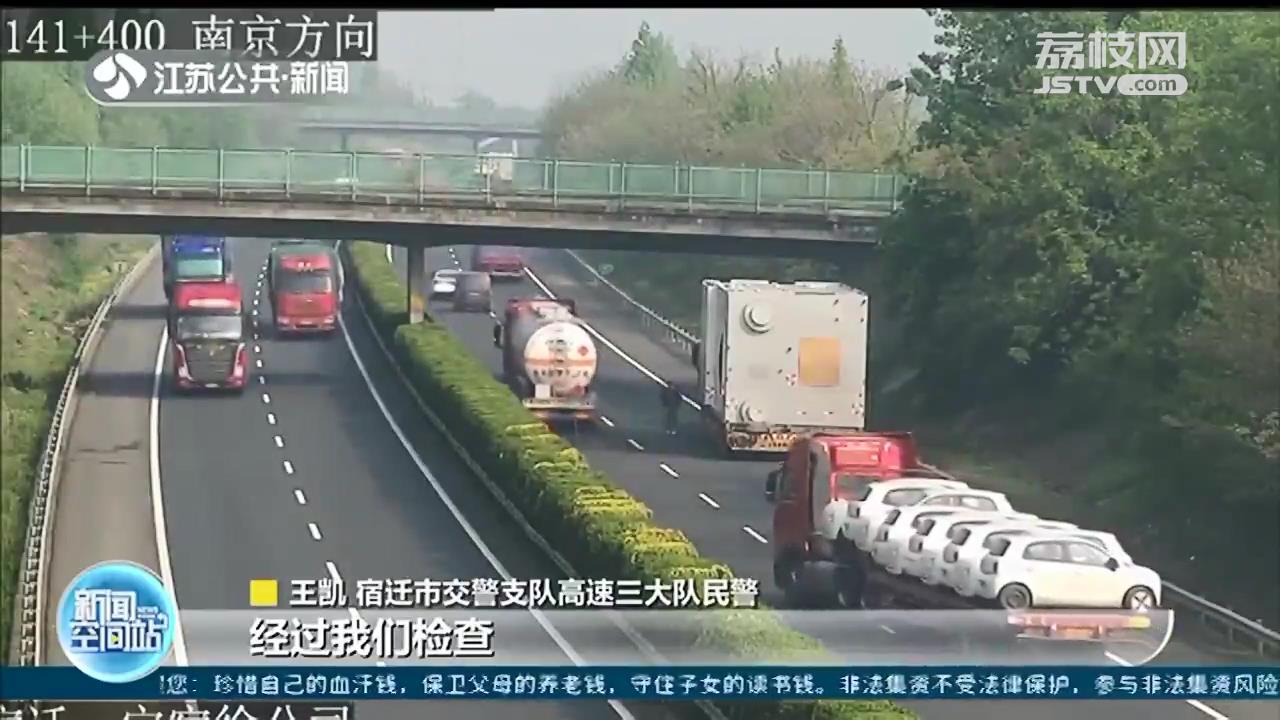 没有许可证驶入高速还想强行通过桥梁 超限车撞上高架桥进退两难