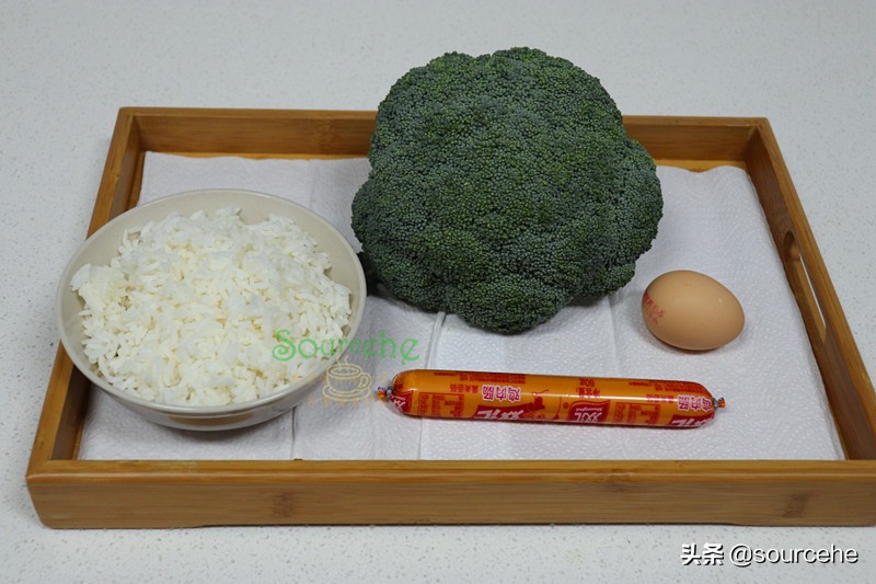 期末考了，給孩子做蛋炒飯時用四種食材，潤而不膩，孩子很喜歡吃