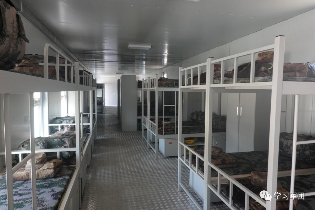 ӡ���߾�����Ӫ�ػ����ع⣬�������ž��ĶԱ����¡�