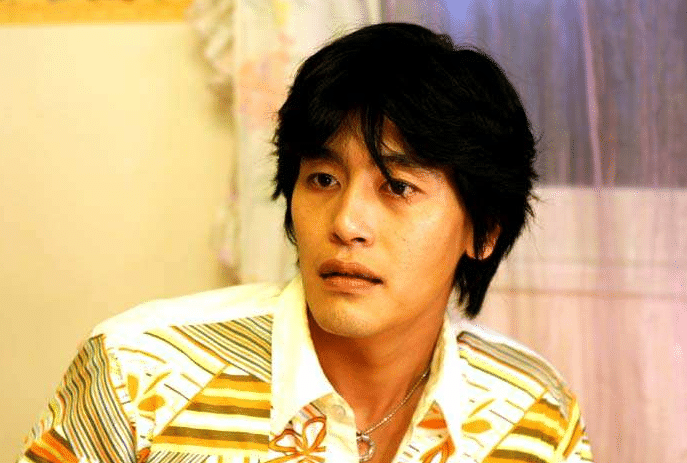 还记得“表情包之王”金馆长吗？如今收起标准