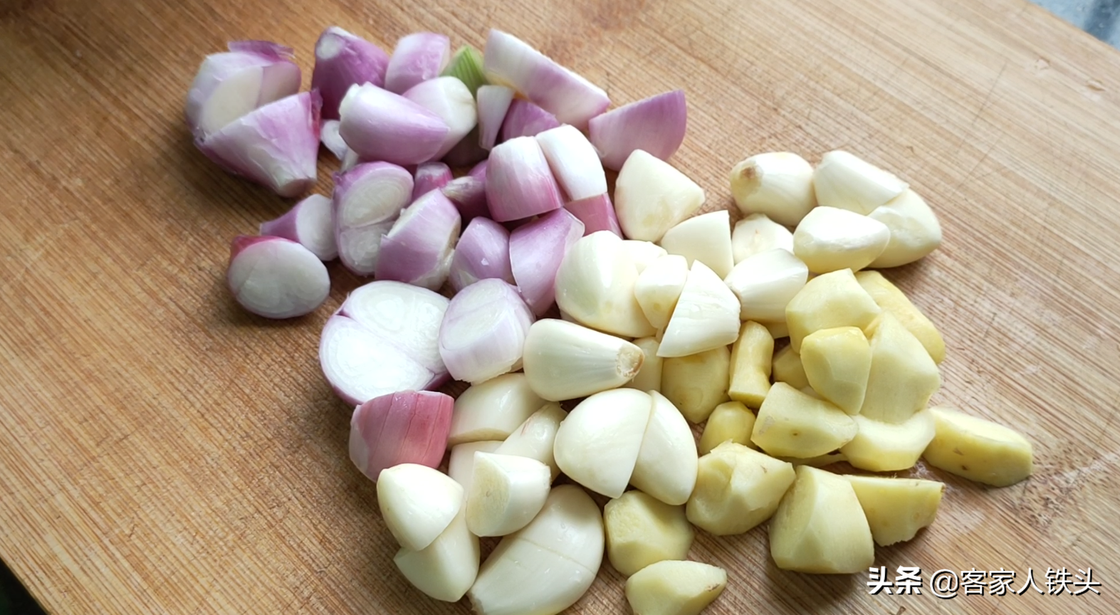 做生焗魚煲，廣東人真有一套，一醃一焗就開吃，簡單好吃營養豐富