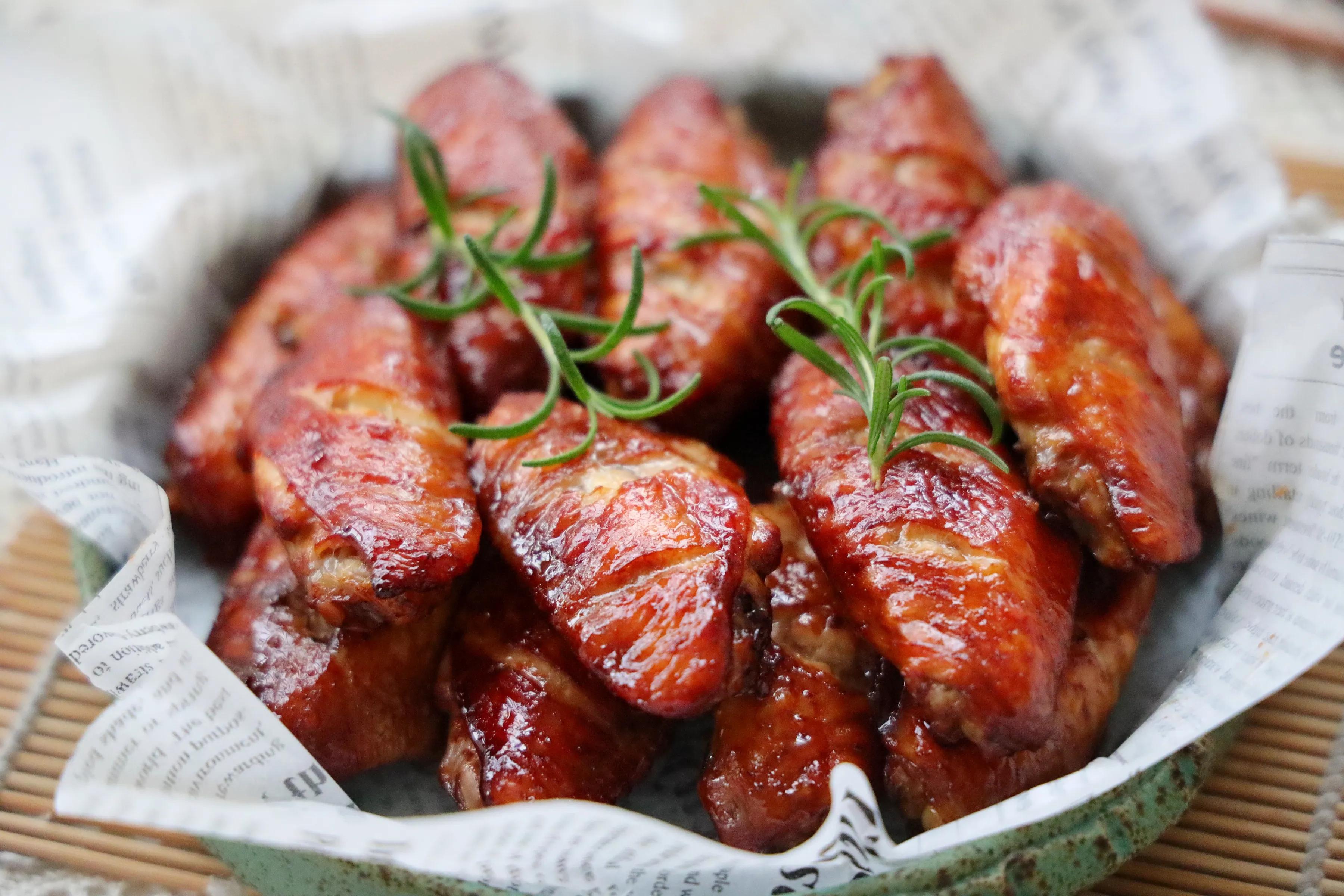 秋天，一定要试试鸡翅这吃法，比可乐鸡翅好吃更健康，孩子吃嗨了