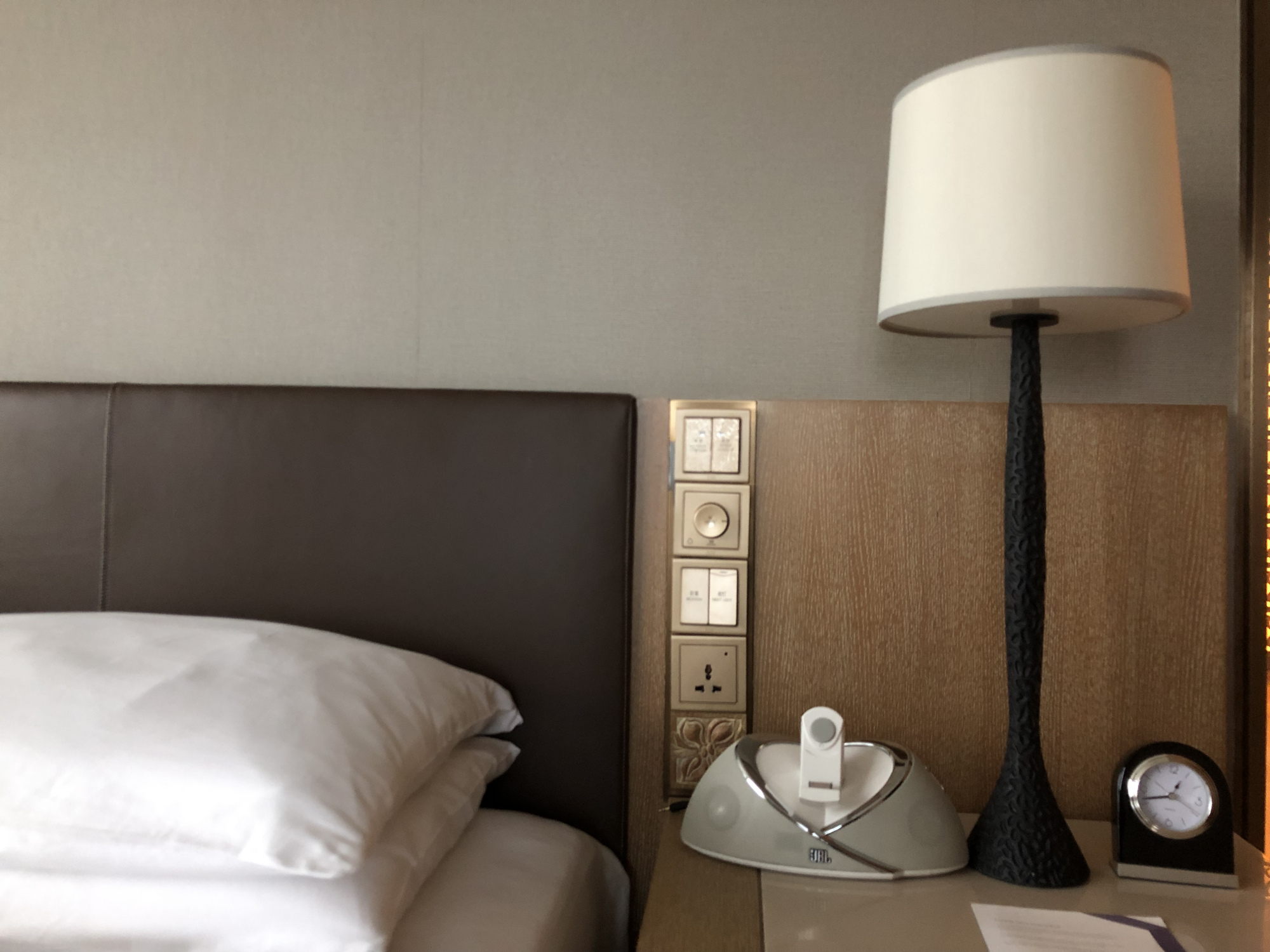 Why must the head of the bed be placed against the wall?What problems