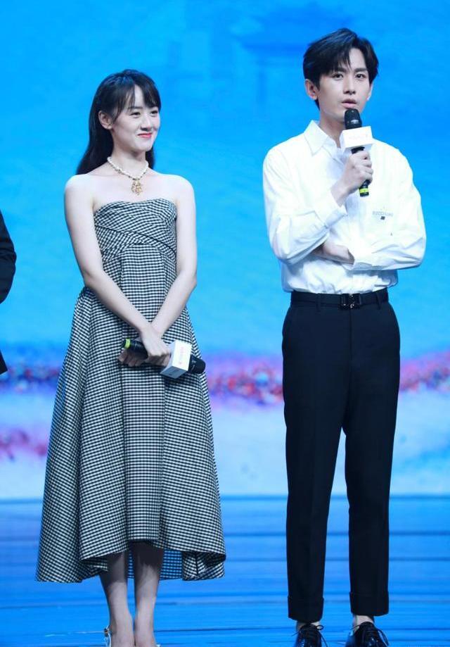 Zhang Binbin scene is sweet " fast this " hair candy, embrace more interactive than the heart sweetness, this can do business too to CP