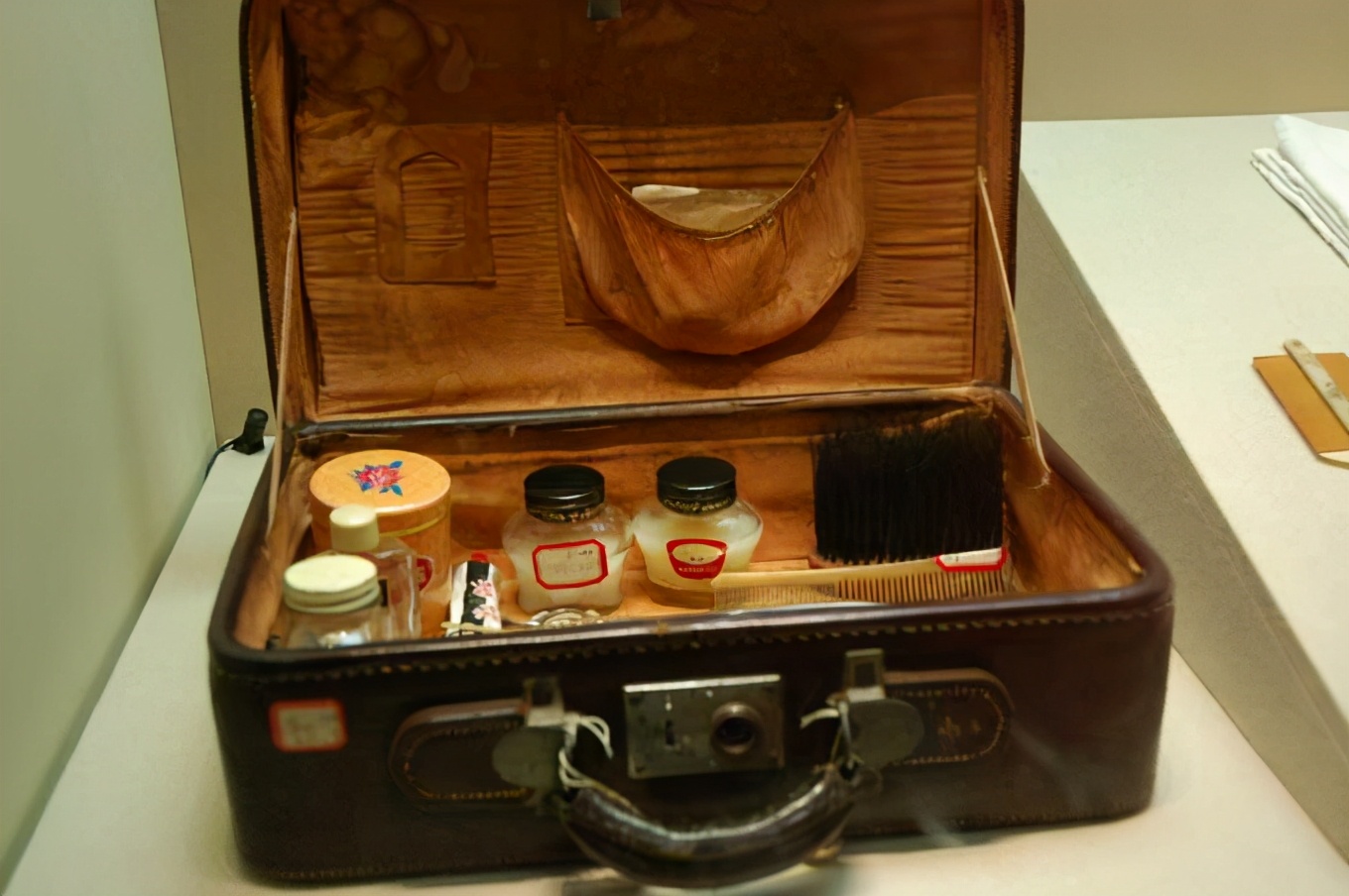 毛主席逝世3小时后，周福明跪着给他最后一次理发：泪水早已哭干-第5张图片-大千世界