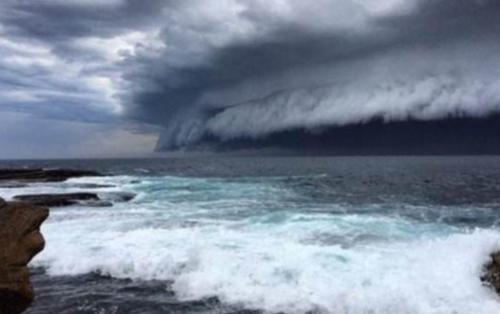 地球目前已知最强的海啸，让大半个地球都陷入