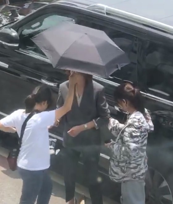 高圆圆生娃后迅速衰老，最新剧照满脸皱纹，沧