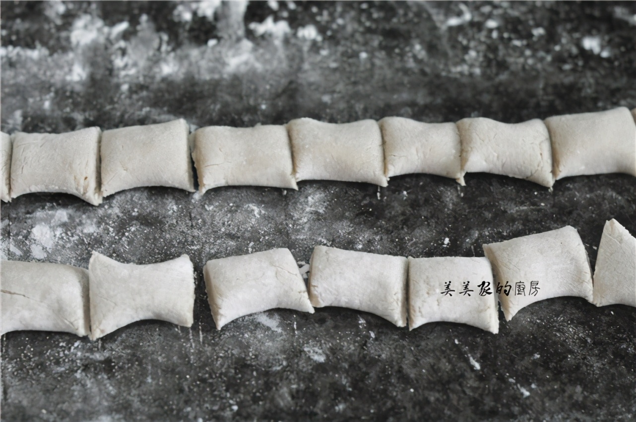 芋头是个“宝”，香糯细腻，营养极高，打碎拌好做早餐，太香了