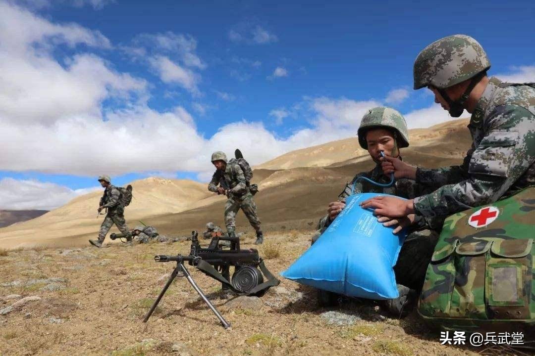 高海拔不用锋利冷兵器，但打架也能累死人，不讲武德的武器还没用