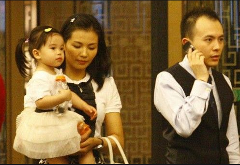 7位被家人“吸血”的明星，别人的父母是天使，他们的是吸血鬼