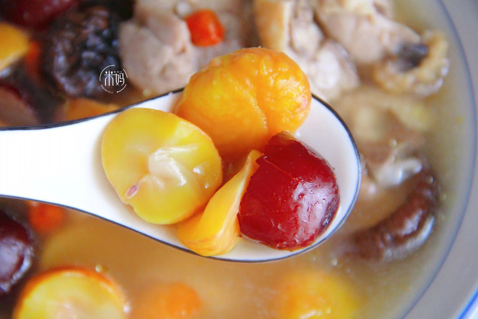 图片[3]-板栗香菇鸡汤做法步骤图 煲汤喝甘甜可口比吃猪肉强多了-起舞食谱网
