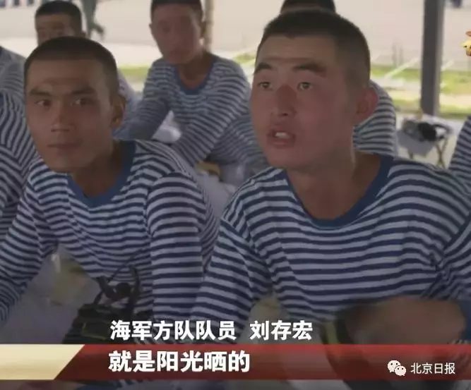 00后海军,受阅场上最年轻的群体!这一幕让人泪奔