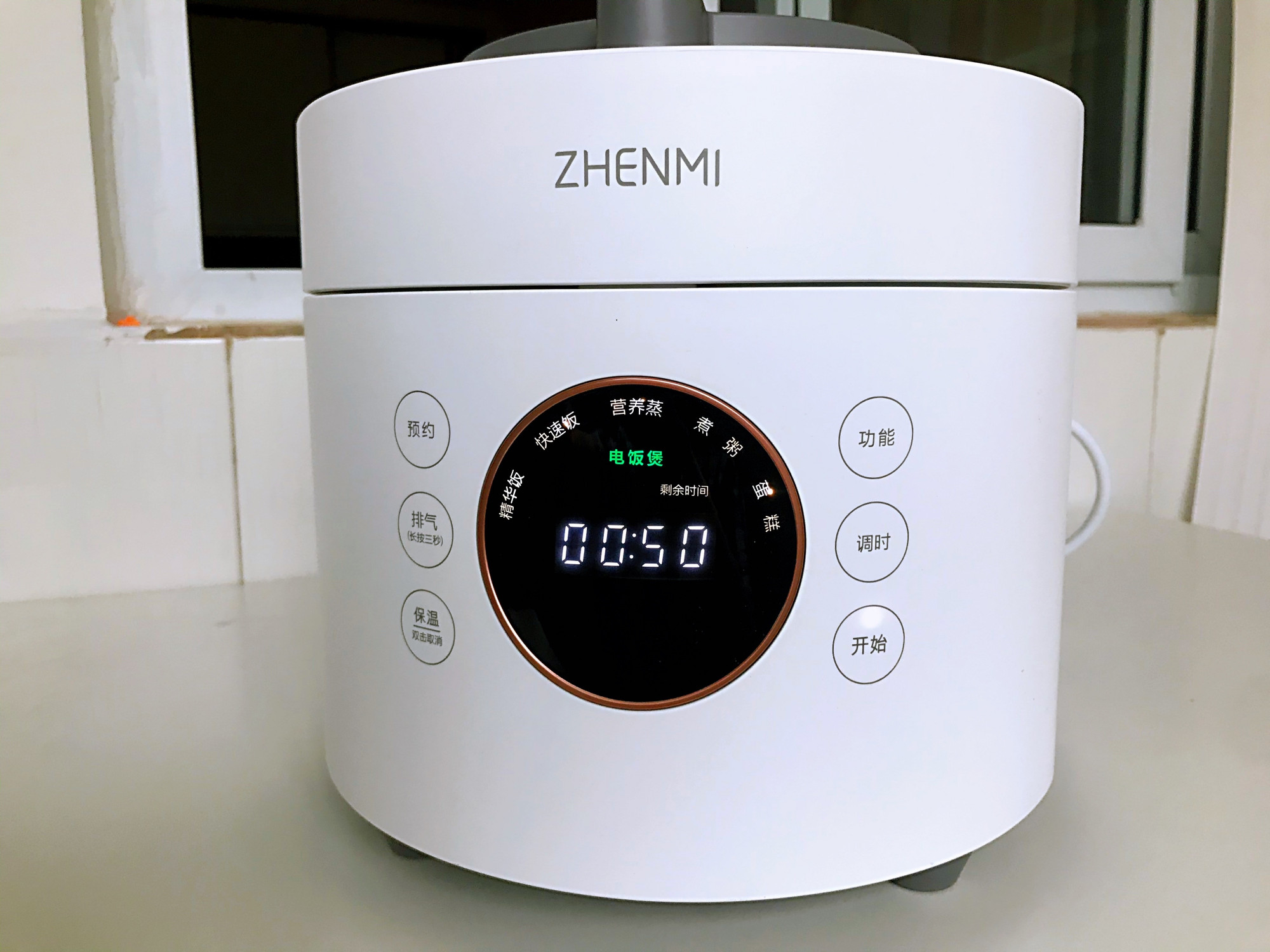 電飯煲做出8厘米高度蛋糕，方法是關鍵，很多人做錯，難怪像大餅