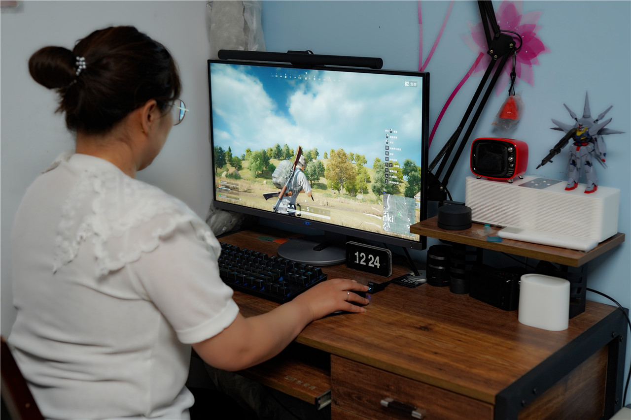 电竞级屏显雷柏VT960双模游戏鼠标游戏体验快人一步