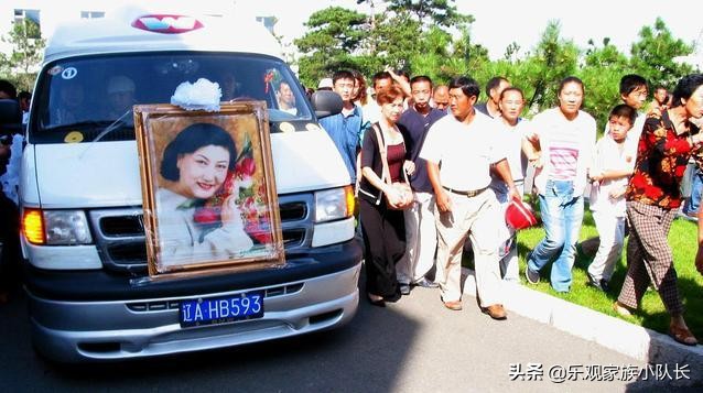 高秀敏至死不与赵本山和解，赵本山到她葬礼上："妹呀，哥来晚了"