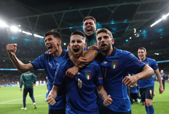 欧洲杯早报：意大利时隔九年再进决赛，莫拉塔罚丢关键点球