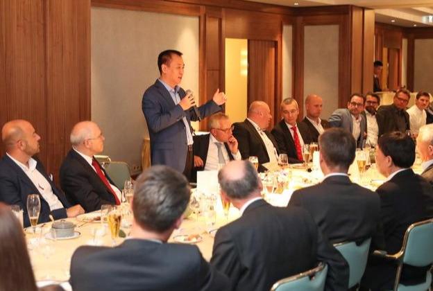 60多位大咖云集力撑“恒驰”看许家印如何打通汽