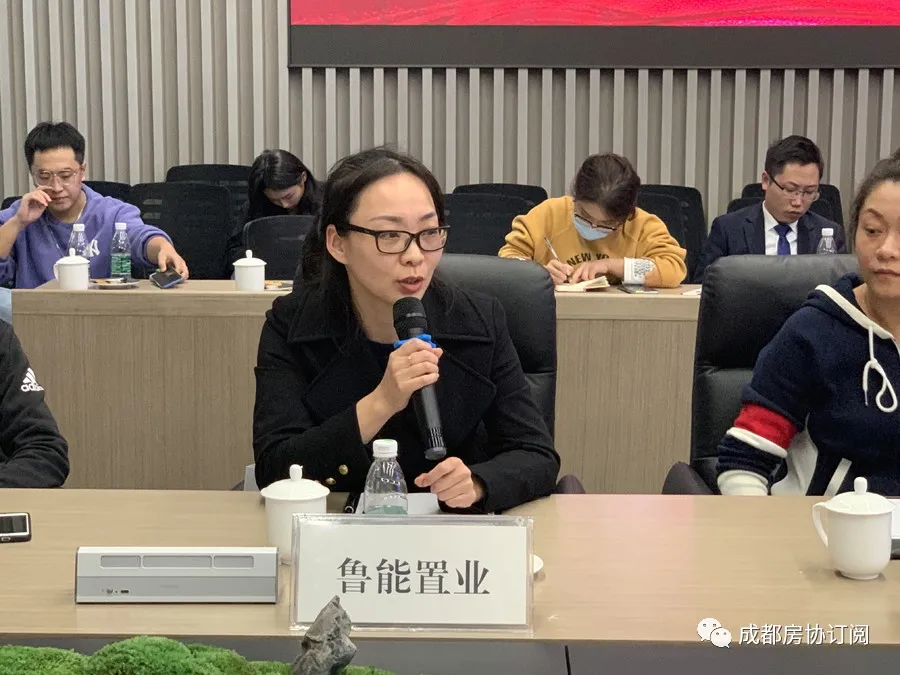 “爱成都·迎大运”——成都房协组织行业考察参观东安湖体育公园