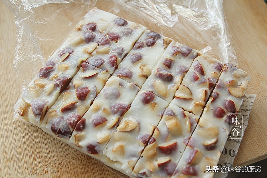 這糕點，吃一次饞一次，不用烤箱不打發，香甜軟糯，家人都愛吃