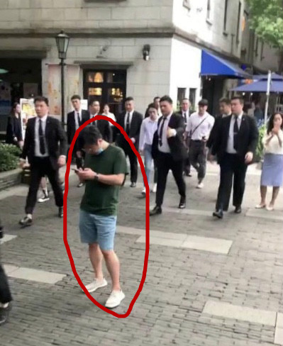 李佳琦为保安推人道歉，高情商挽回路人缘，“认怂”防口碑再翻车