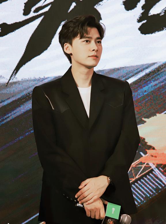 Li Yifeng attended the new variety show conference, ridiculing that Lin ...