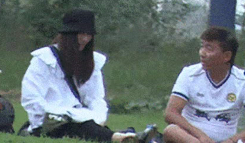 45岁陈羽凡近照罕曝光，身形消瘦脸色憔悴，退圈3年宛如路人