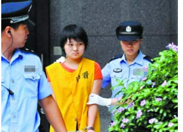 解析2009年中山弑亲案：19岁少女勒死父母，被捕时称帮他们解脱
