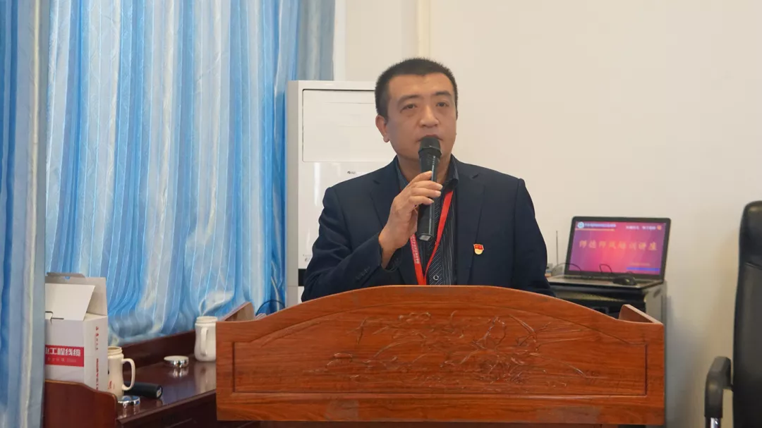 “三讲三爱”之爱学习——学校顺利开展教师集中培训活动