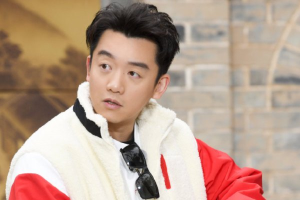 《奔跑吧9》发布官宣海报，baby站位引发争议，偏